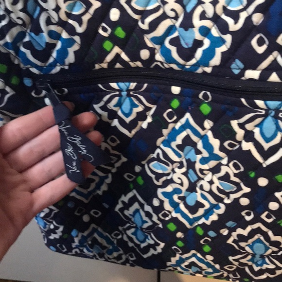 Vera Bradley Crossbody. Like new!! - Picture 10 of 14
